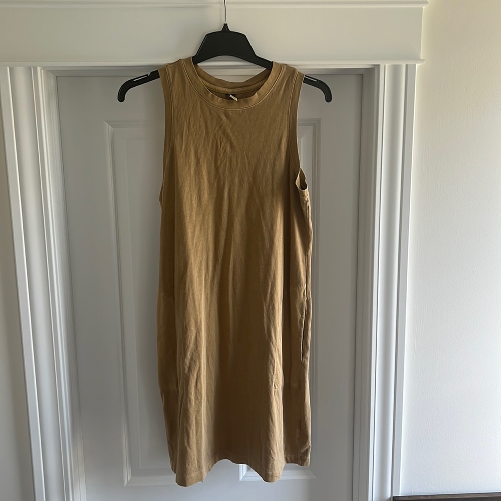 Sleeveless dress